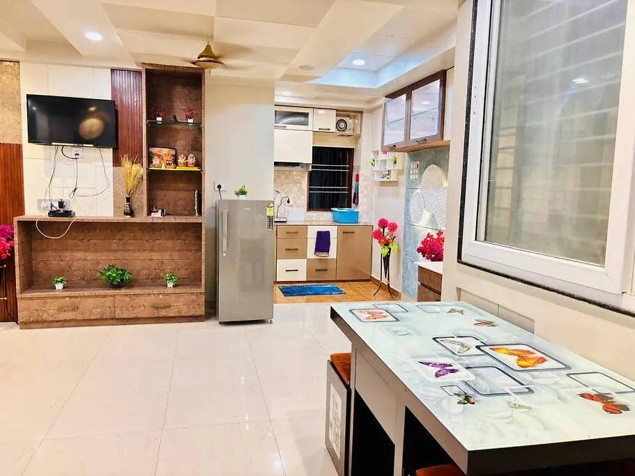 Aura Stays-Stay With Comfort Waranasi Apartament