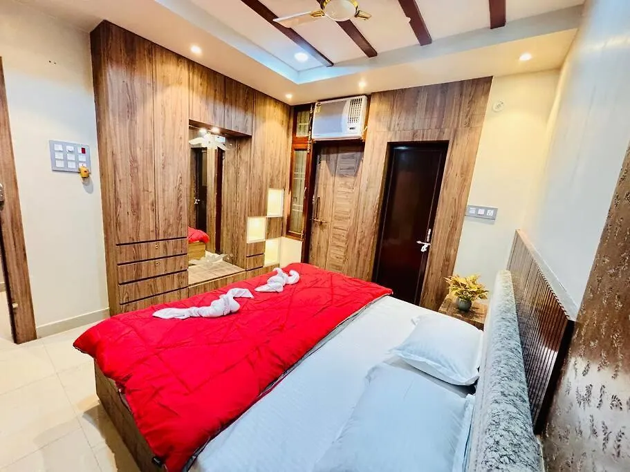 Aura Stays-Stay With Comfort Waranasi Apartament