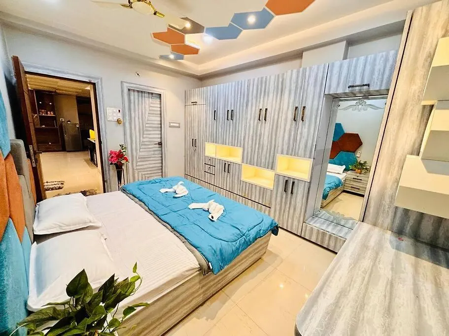 Aura Stays-Stay With Comfort Waranasi Apartament