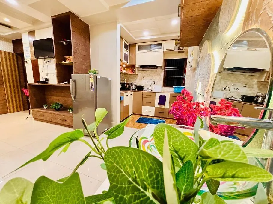 Aura Stays-Stay With Comfort Waranasi Apartament