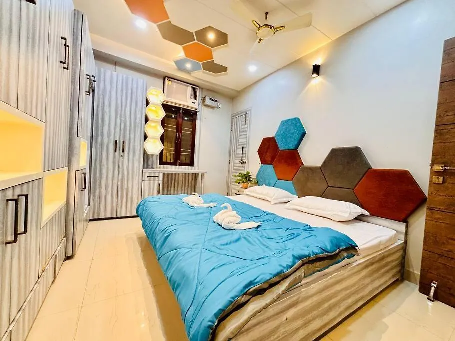 Aura Stays-Stay With Comfort Waranasi